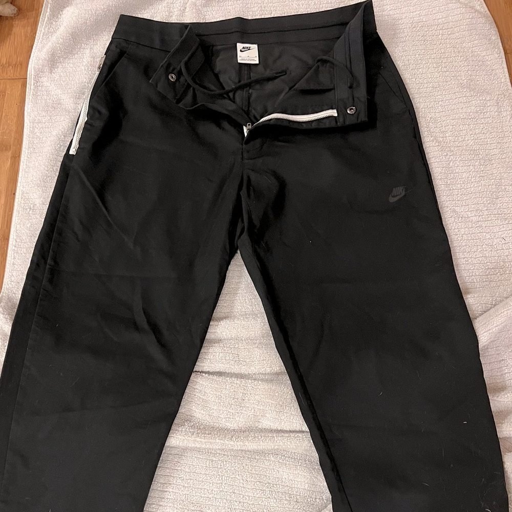 Nike Men’s Sportswear Essential Unlined Pants Solid Black  Size 32